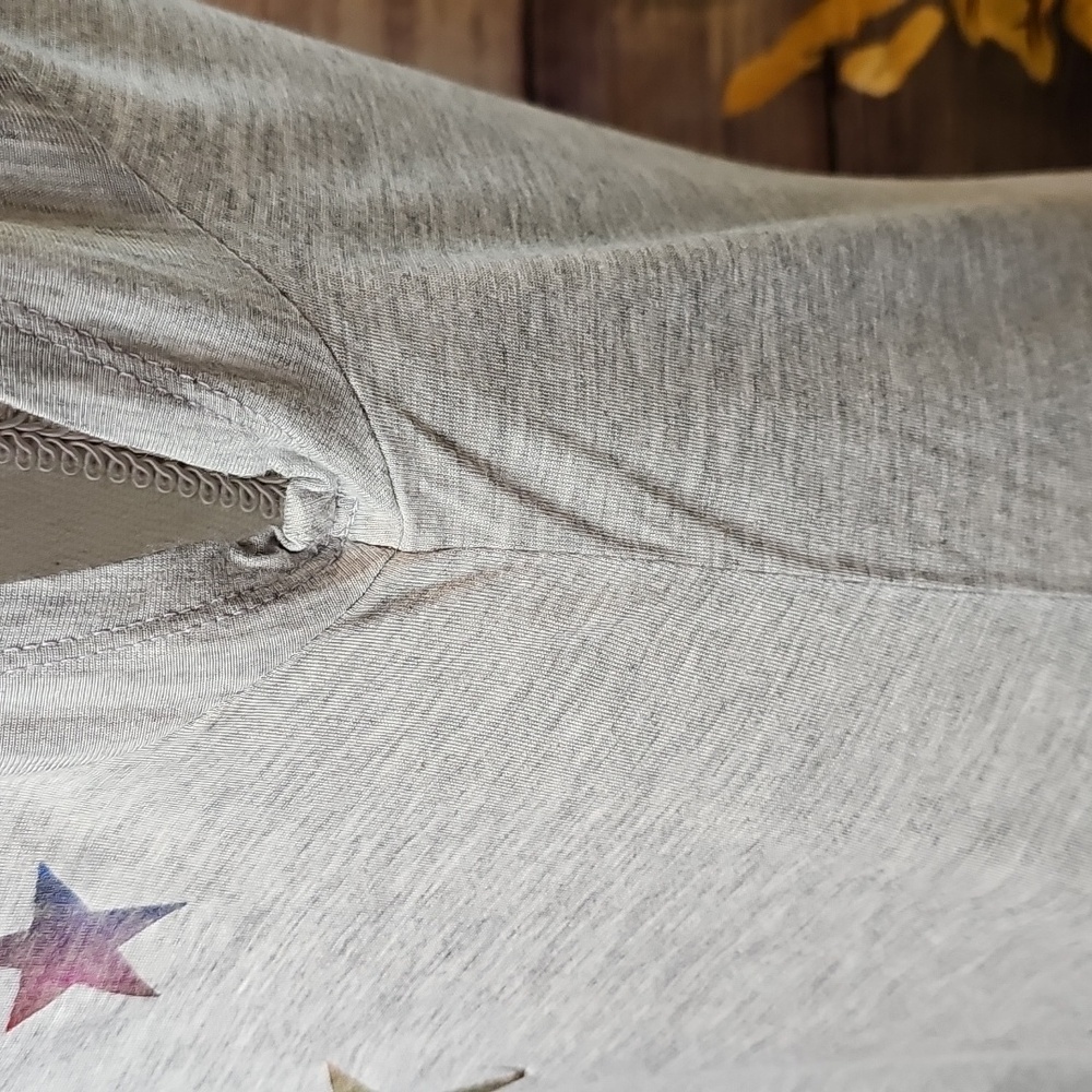 NEW INC INTERNATIONAL CONCEPTS GRAY STAR SHORT CAP SLEEVE PULLOVER TEE - Picture 8 of 12